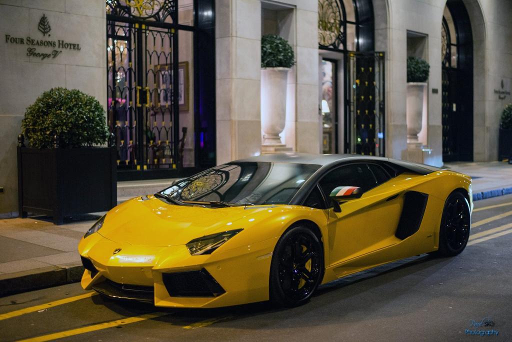 437989942LAMBORGHINIAVENTADOR.jpg