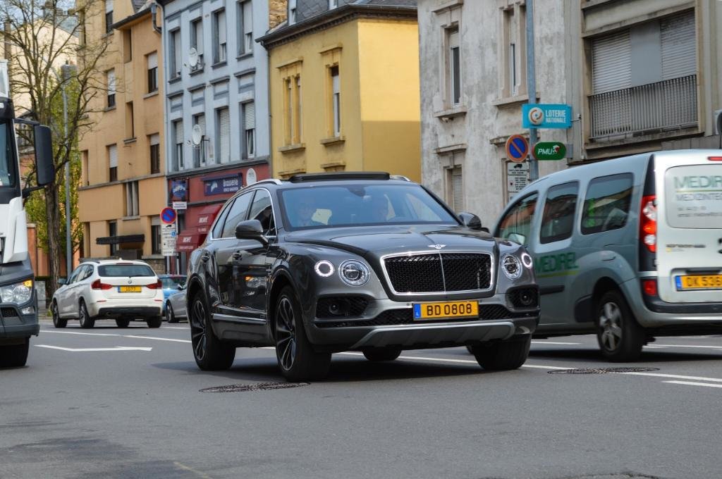 438209BENTAYGA0464.jpg