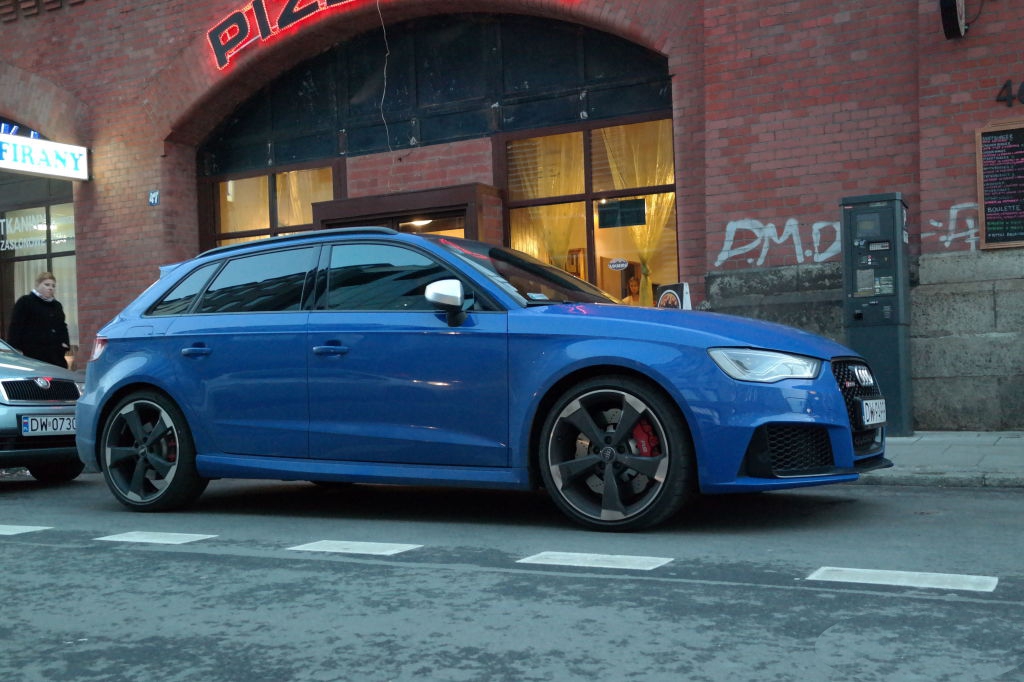 439395RS38V0708.jpg