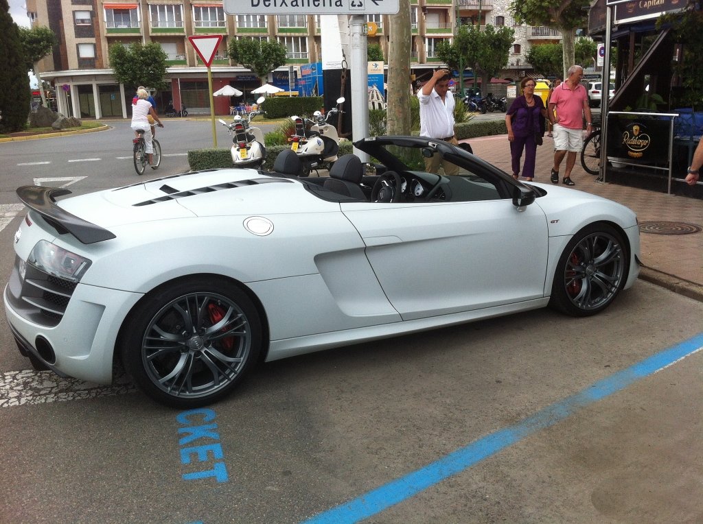 440367R8GT1049.jpg