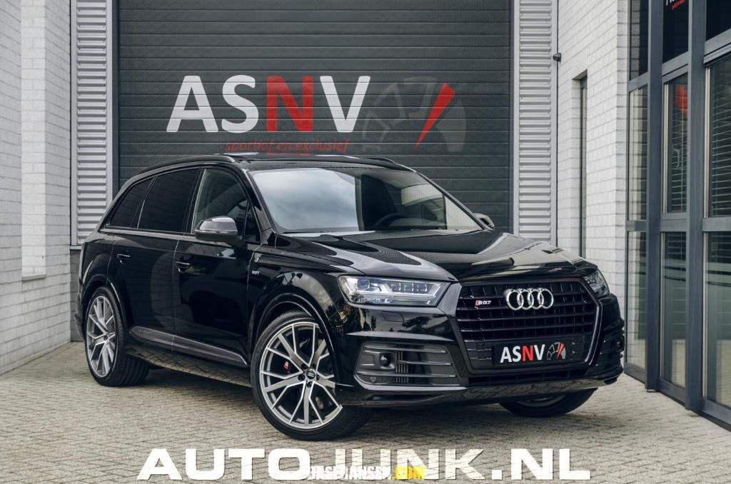 442353AUDISQ70406.jpg