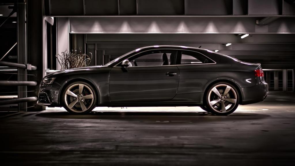 443575AUDIRS5425.jpg