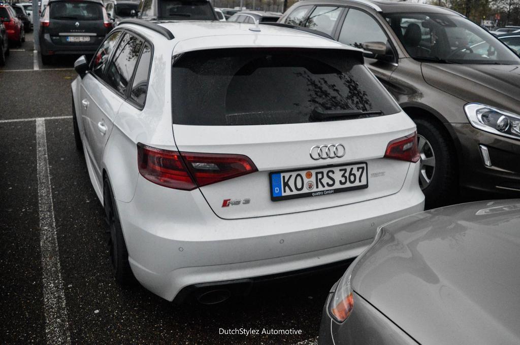 445359RS38V2229.jpg