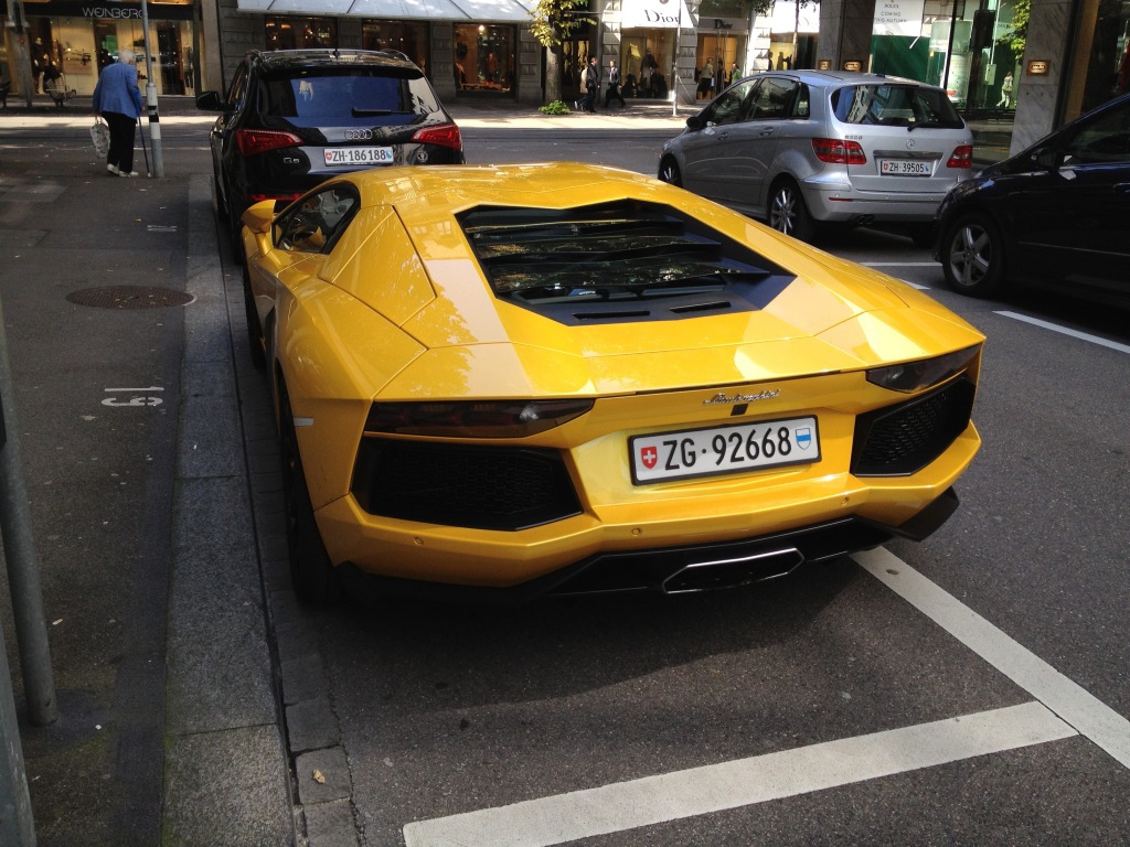 447107702LAMBORGHINIAVENTADOR.jpg