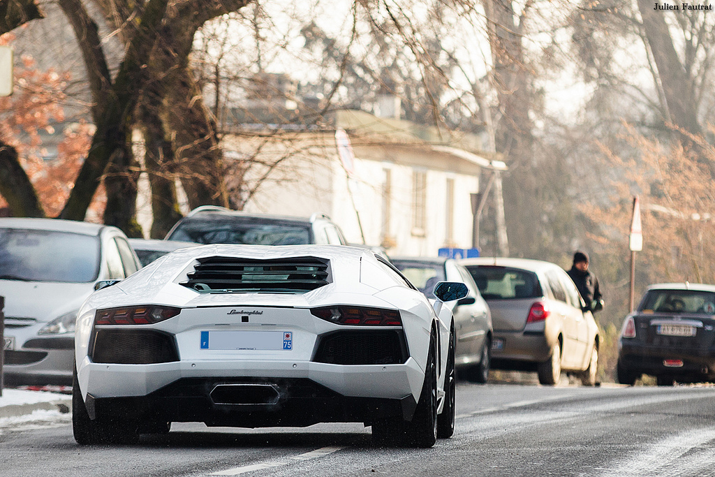 447810347LAMBORGHINIAVENTADORESQUIROU.jpg