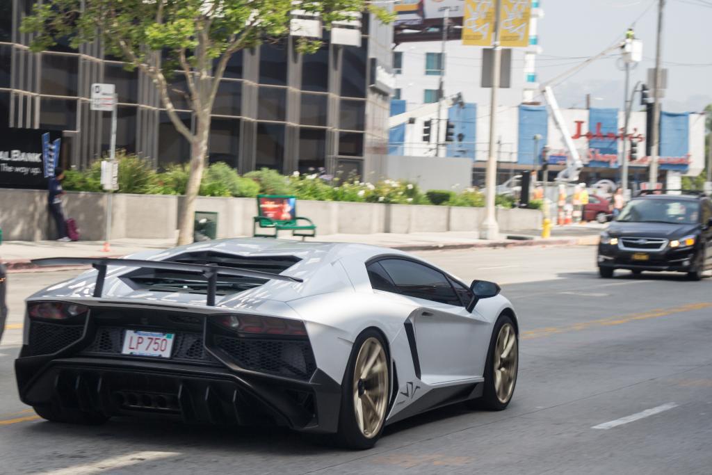 4479364206LAMBORGHINIAVENTADOR.jpg
