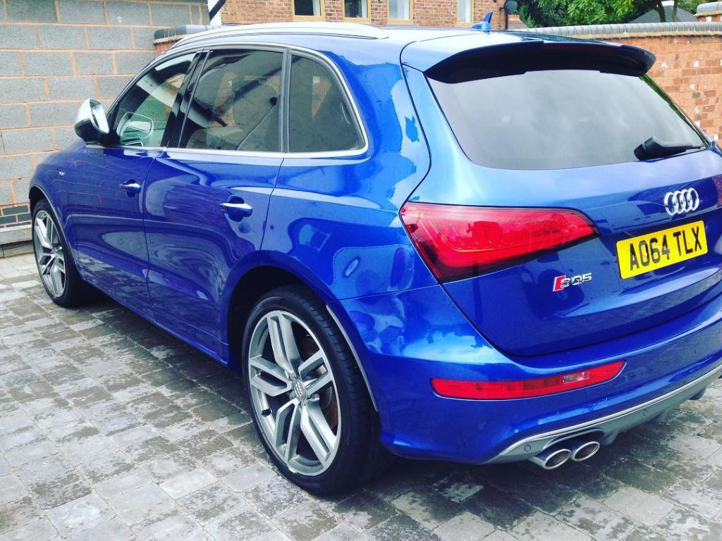448064AUDISQ52114.jpg