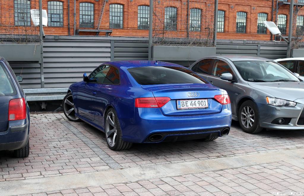451831AUDIRS53244.jpg