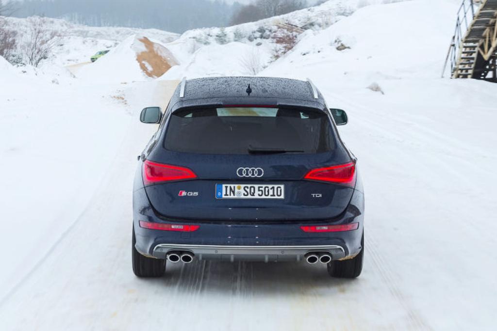 452909AUDISQ5143.jpg