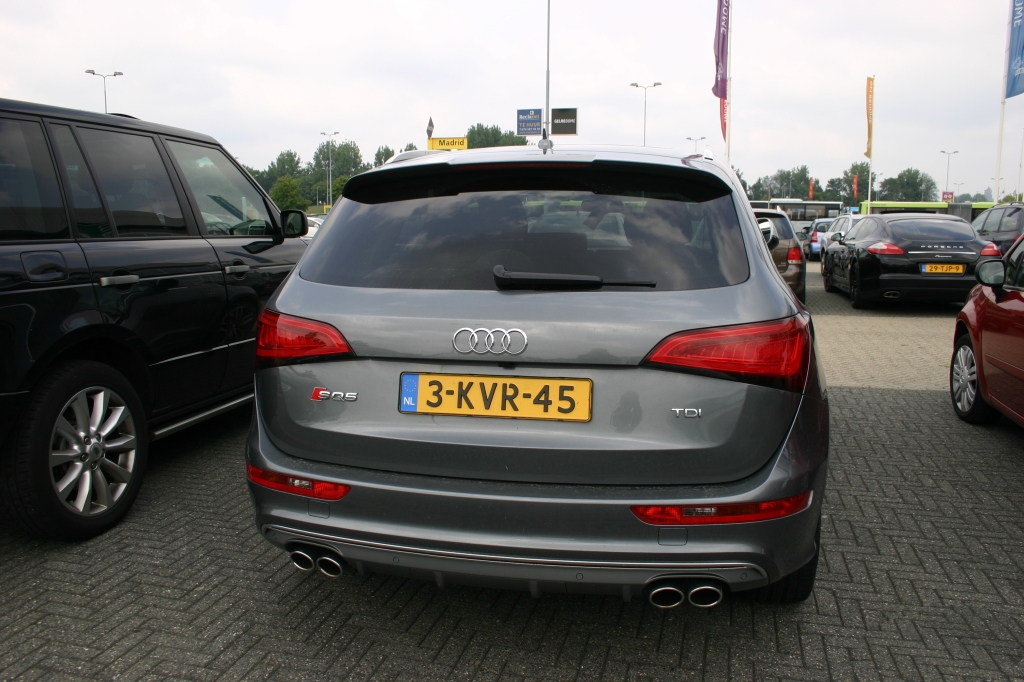 452924AUDISQ5878.jpg