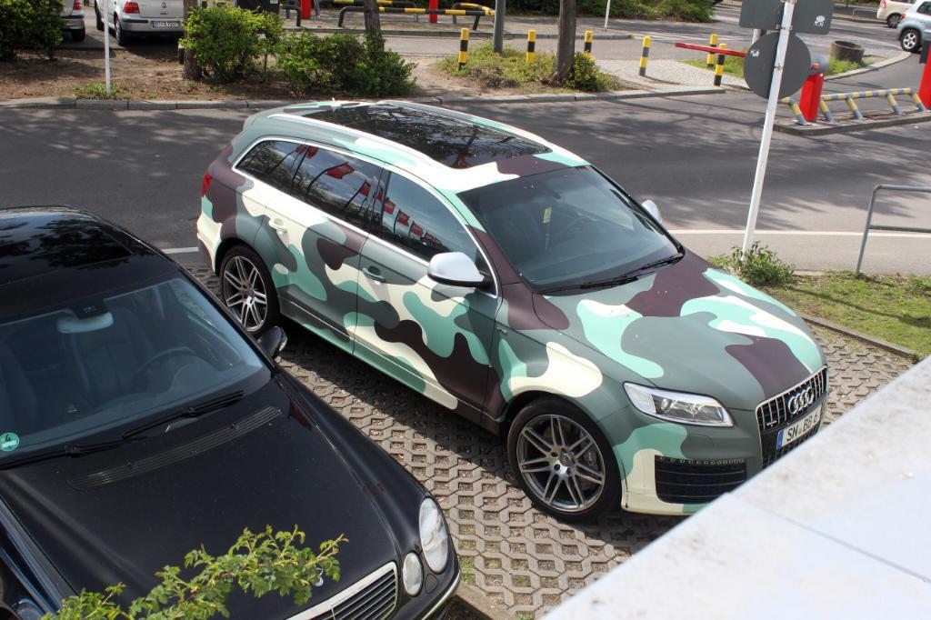 4564612182AUDIQ7V12.jpg