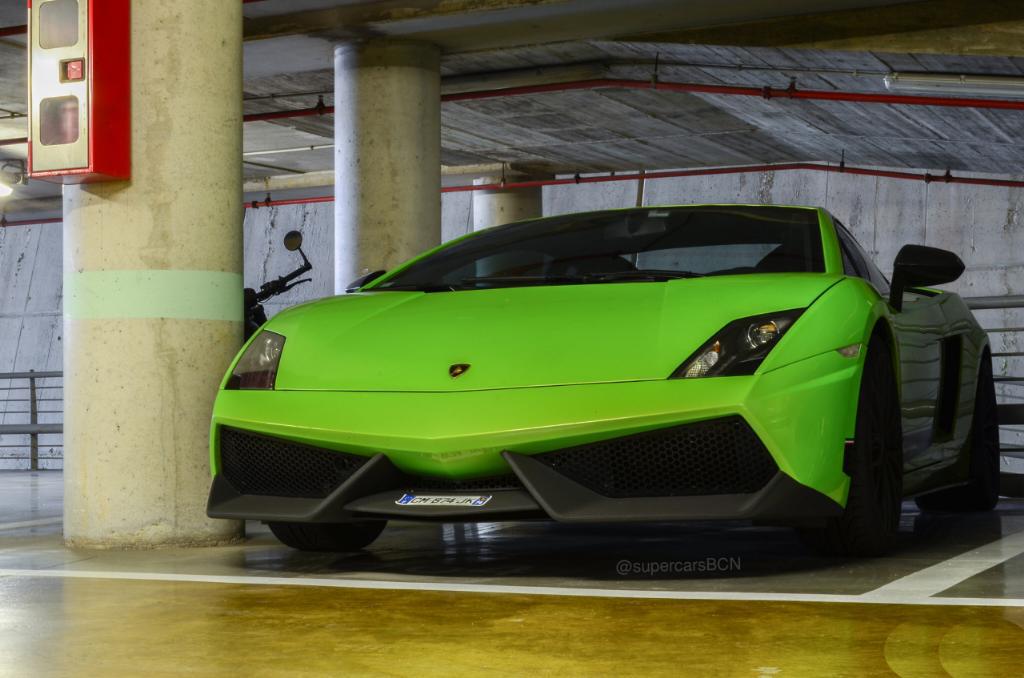 4570541400LAMBORGHINI570.jpg