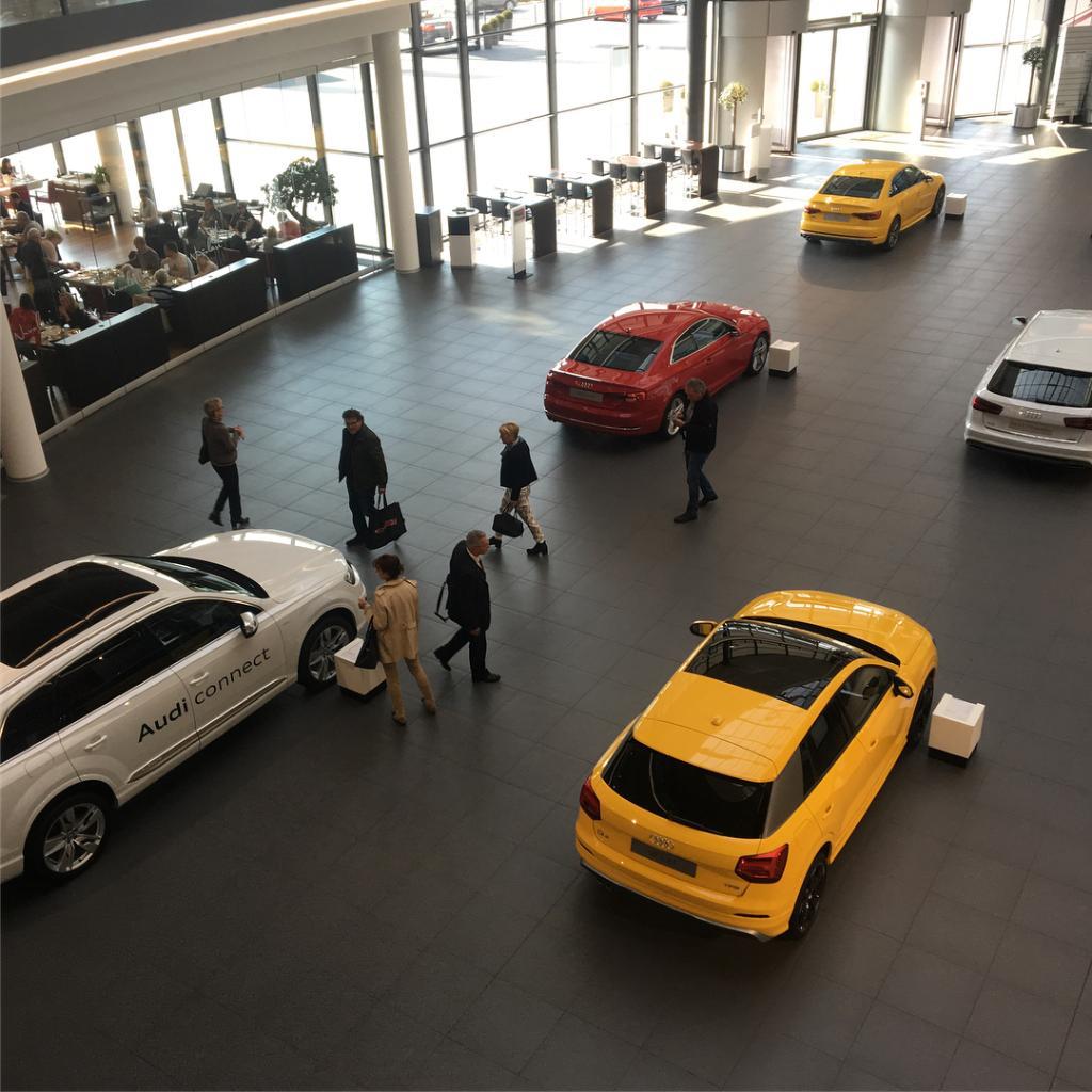 458579AUDIQ20864.jpg