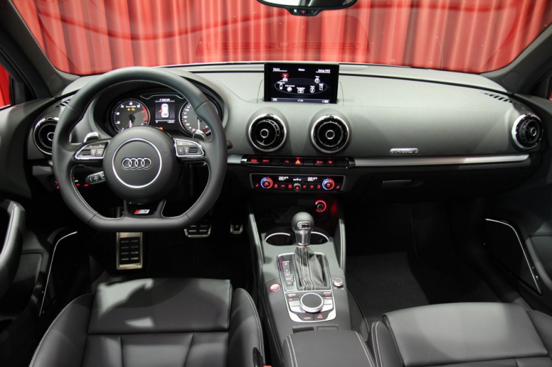 458759audis3limousine2015demonstration3.