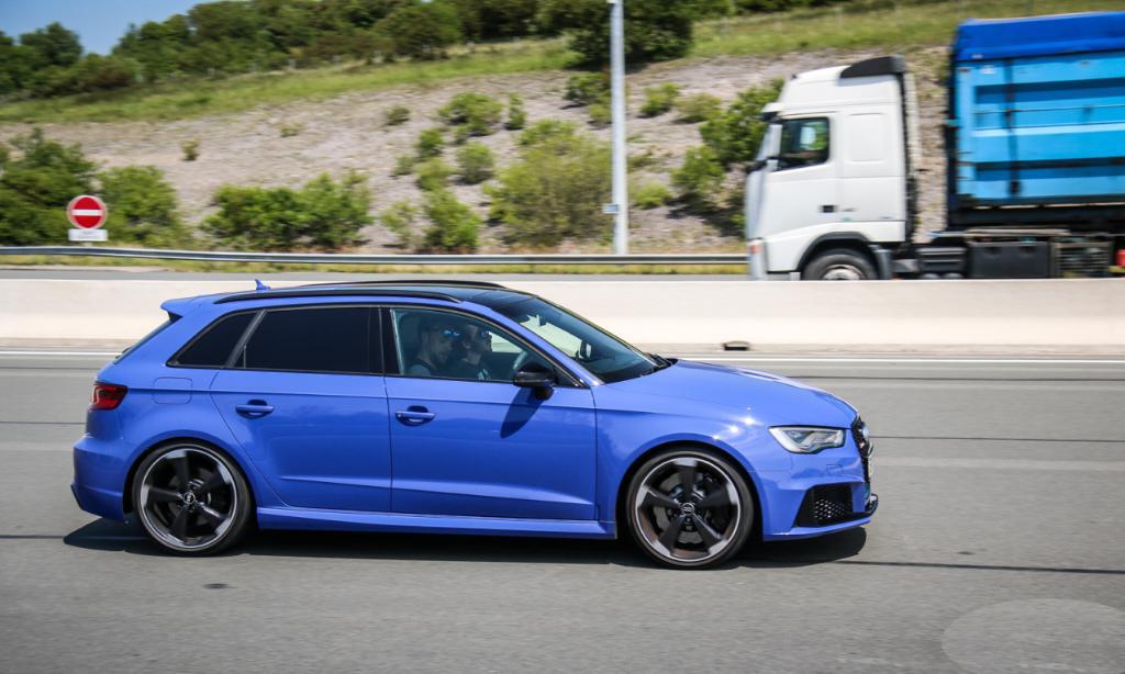 463797RS38V2830.jpg