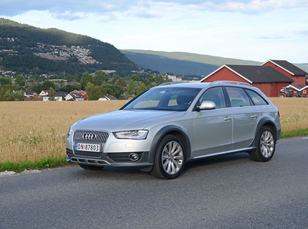 464353829AUDIA4ALLROAD.jpg