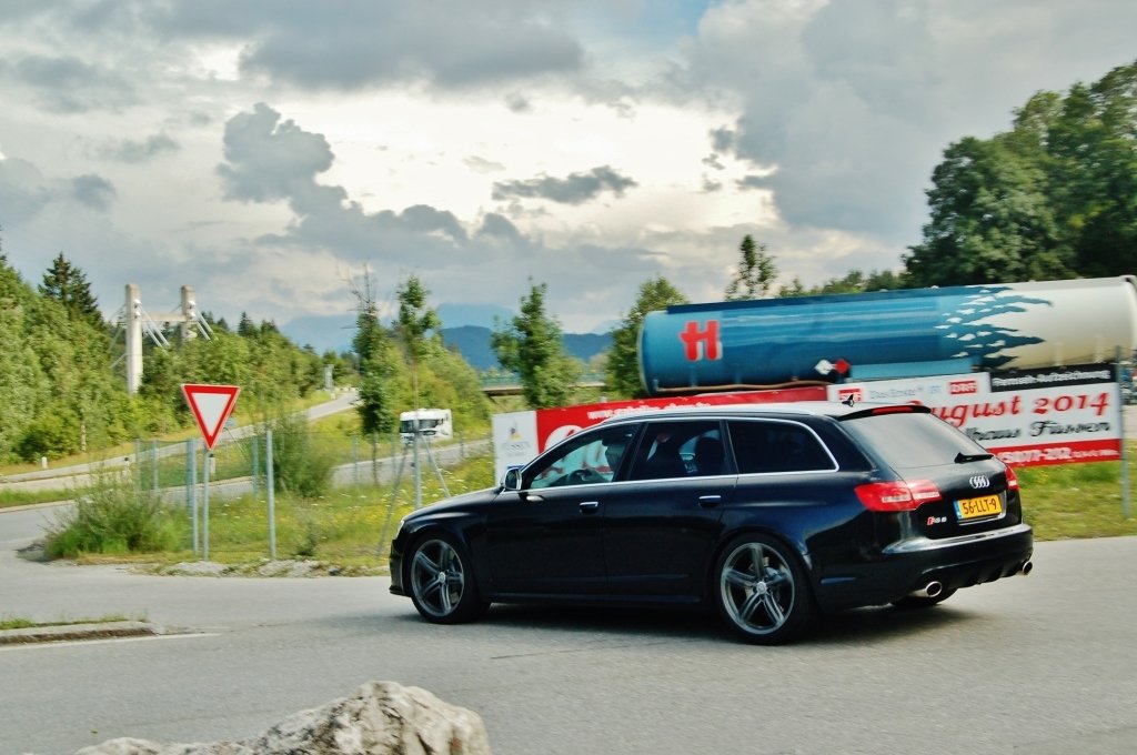 466167RS61247.jpg