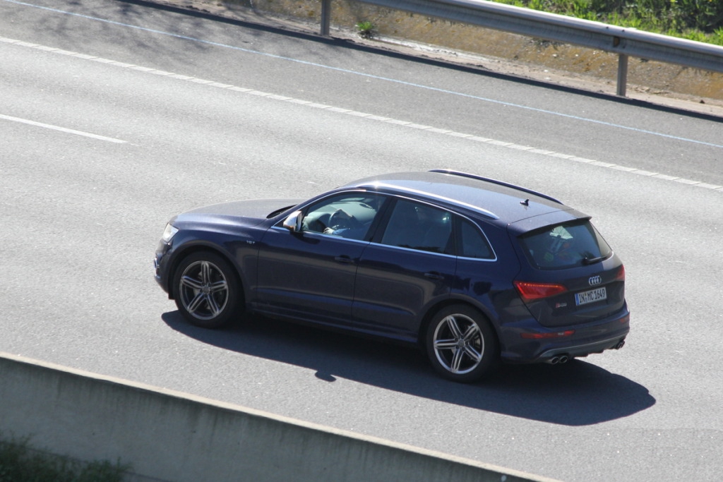 466288AUDISQ51051.jpg