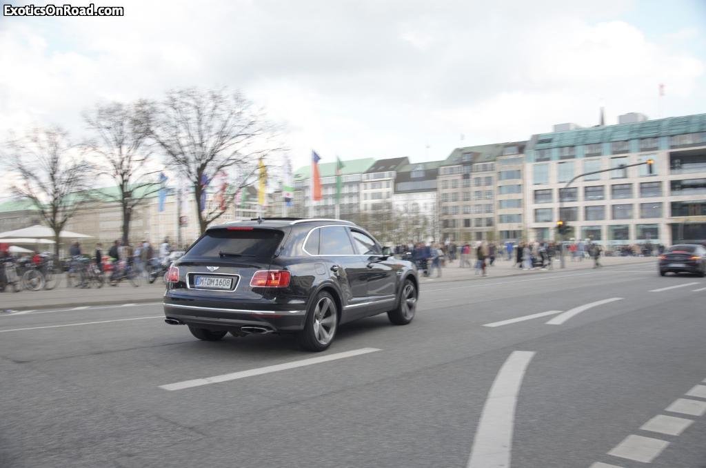 467286BENTAYGA0433.jpg