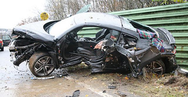 470604audi_r8_crash01.jpg
