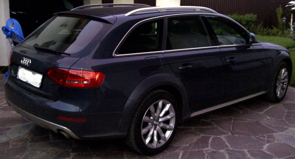 470667286AUDIA4ALLROAD.jpg