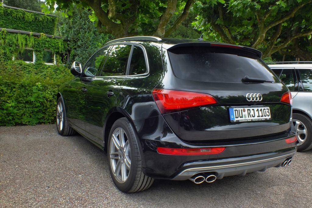 471188AUDISQ5718.jpg