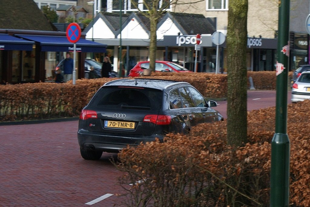 473694644S6C6.jpg