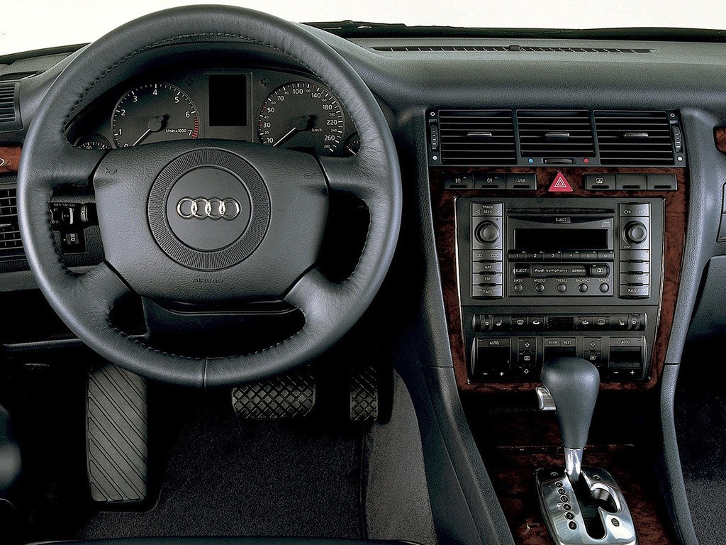 475654AUDIA8D256001.jpg