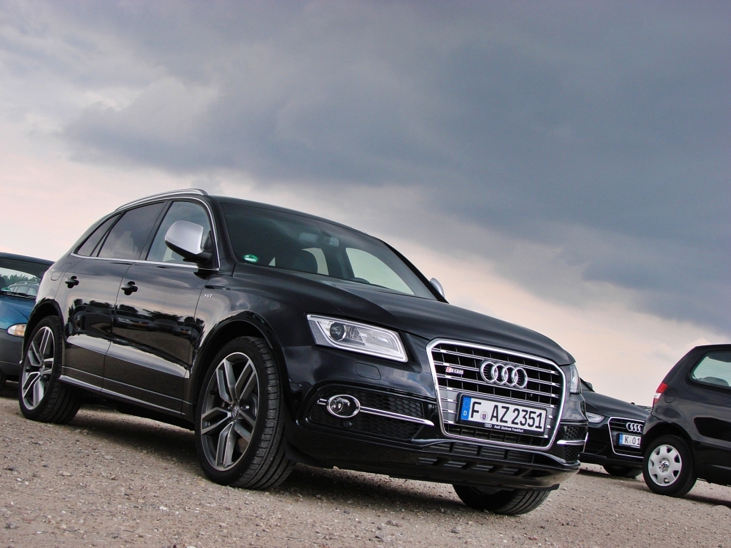 476061AUDISQ5842.jpg