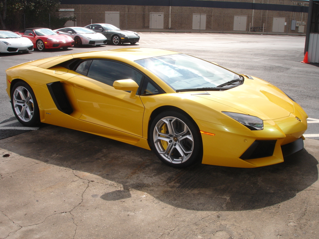 476090318LAMBORGHINIAVENTADORESQUIROU.jpg
