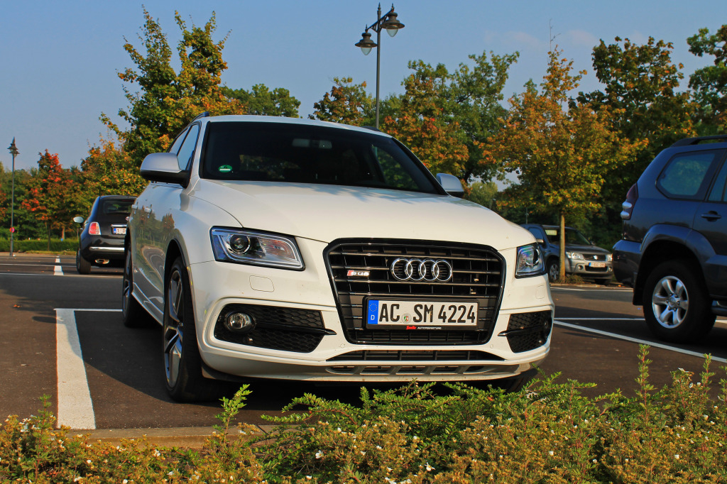 476384AUDISQ51413.jpg