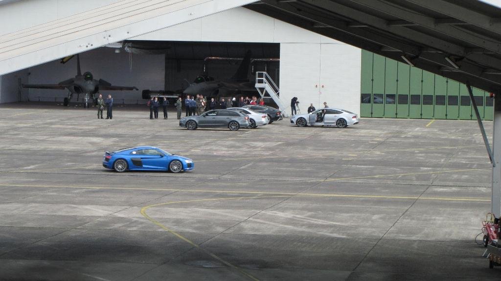 476567AUDIBA118125.jpg