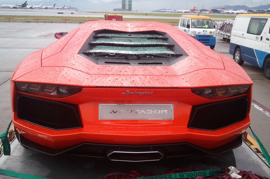 477840AVENTADOR130112ESQUIROU005.jpg