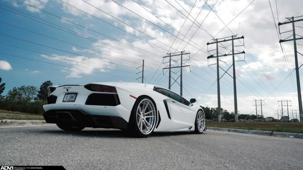480218945LAMBORGHINIAVENTADOR.jpg