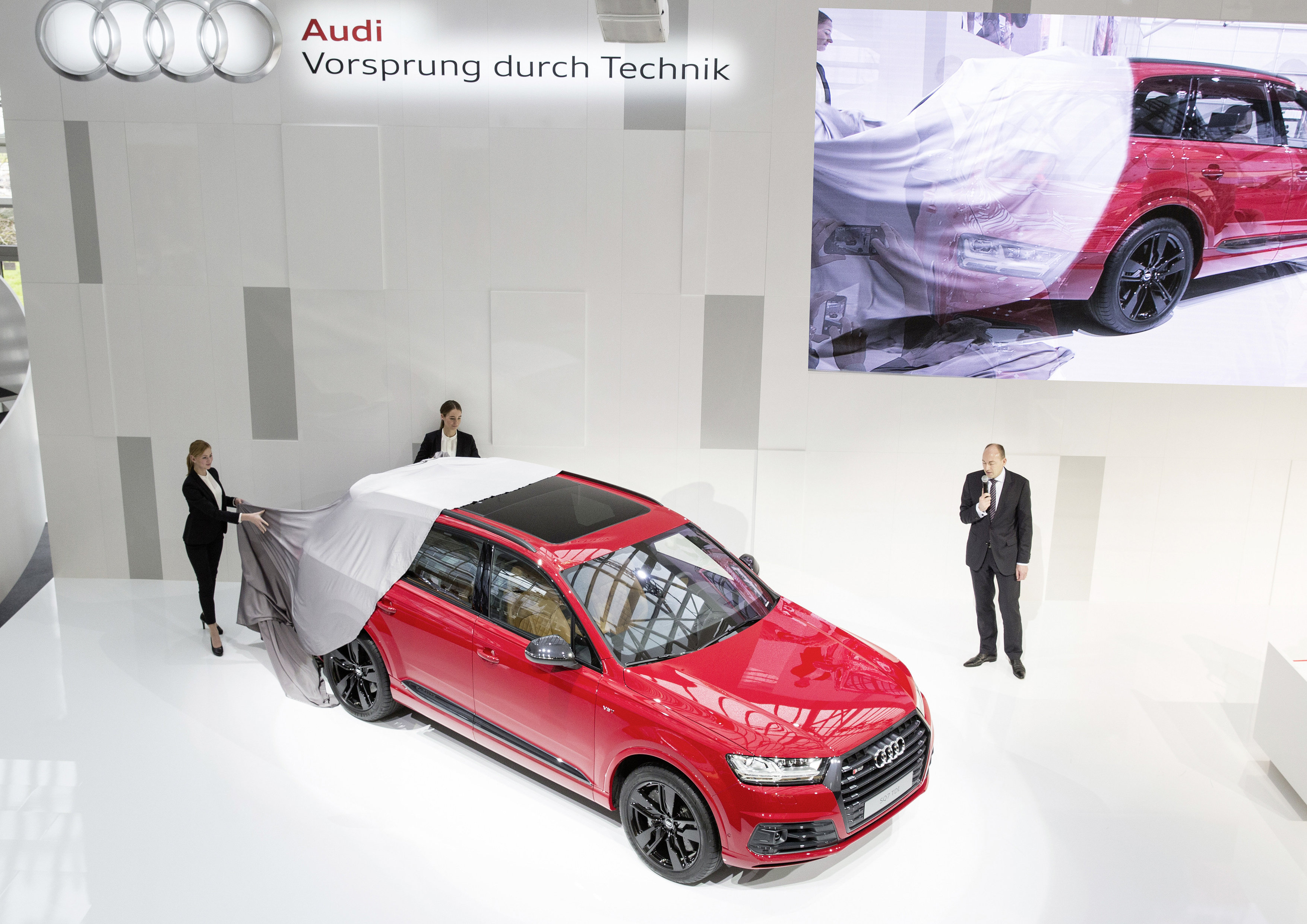 480350AUDISQ70077.jpg