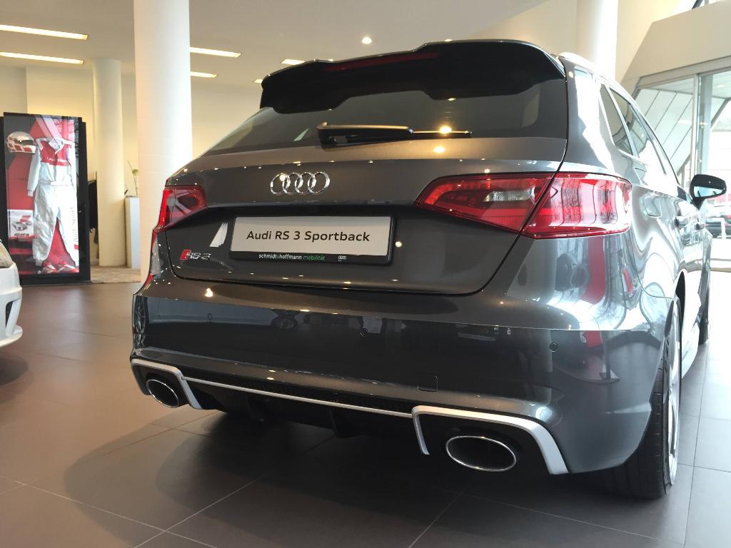 481464RS38V1116.jpg