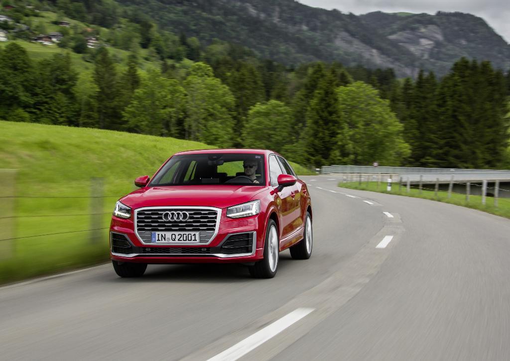 482657AUDIQ20207.jpg