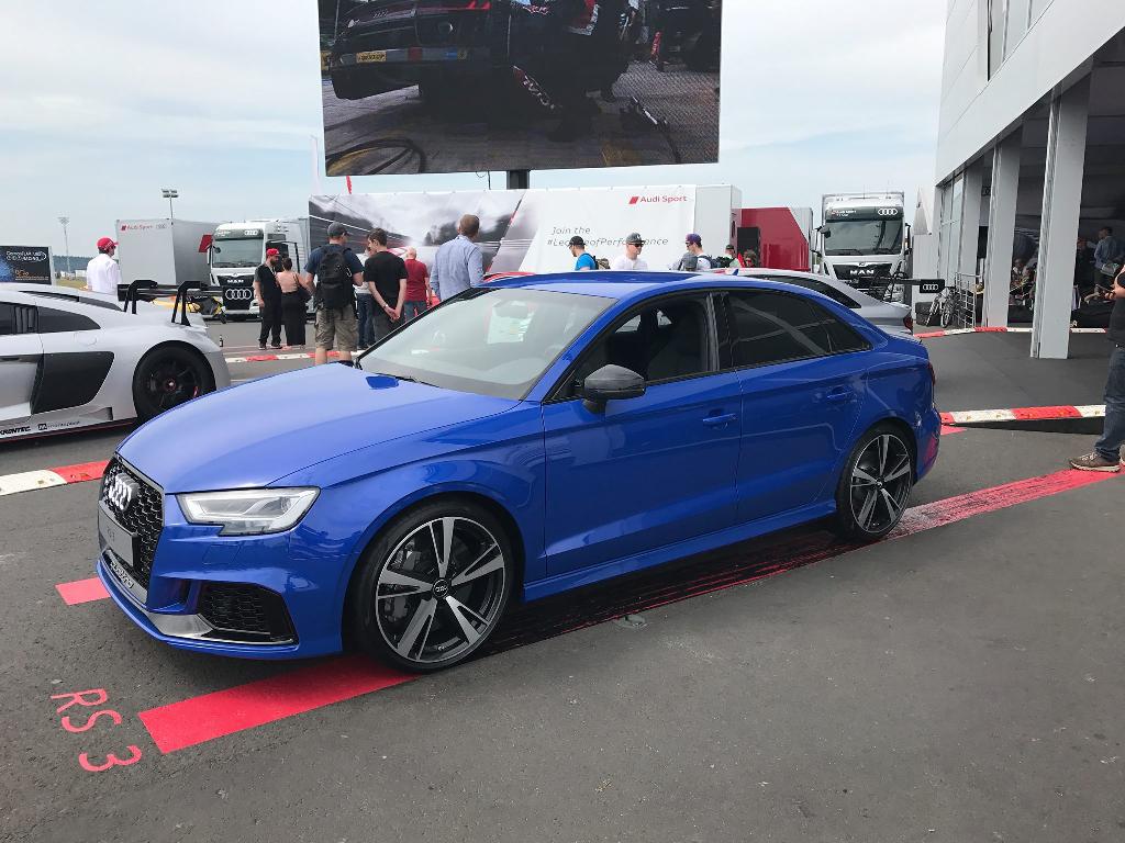 489221RS38V2679.jpg