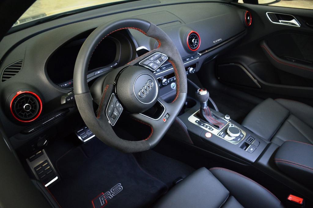 489549RS38V2928.jpg