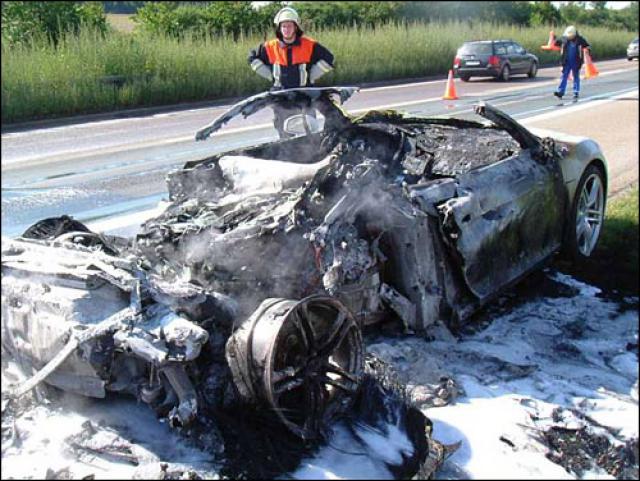 49193120070909b_Audi_R8_crash.jpg