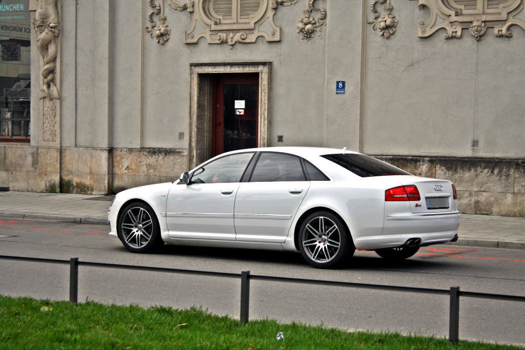 492584251S8ESQUIROU.jpg
