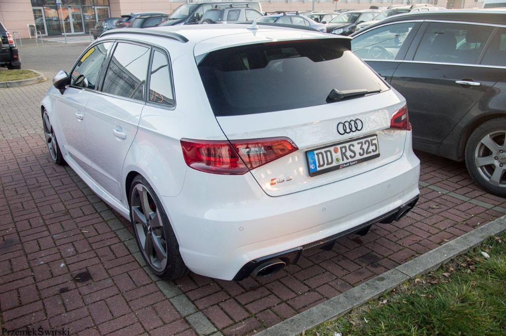 492779RS38V1698.jpg