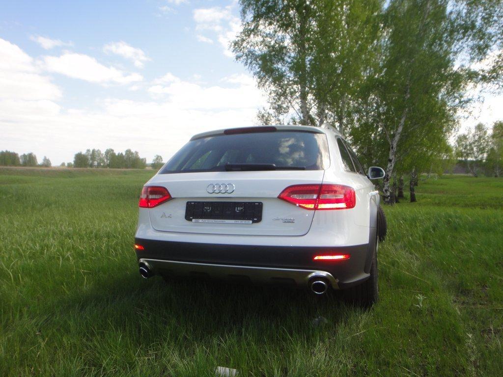 493342997AUDIA4ALLROAD.jpg