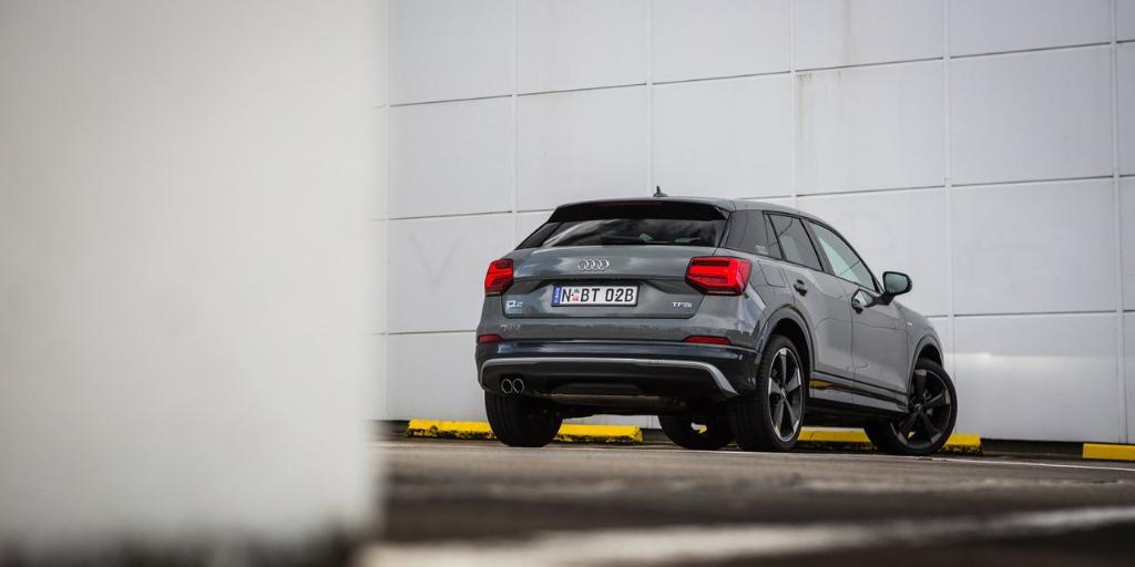 493614AUDIQ20845.jpg