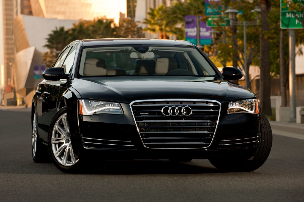 4982582013AudiA8LFrontView3.jpg