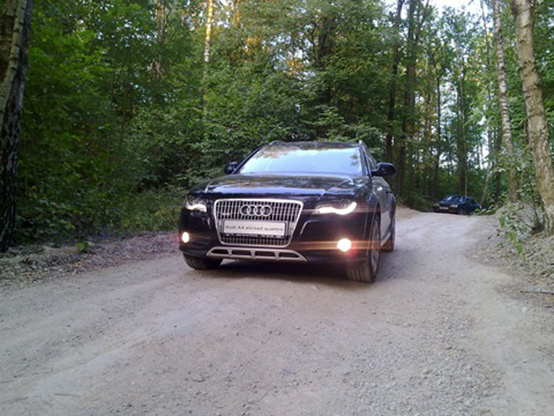 499323112AUDIA4ALLROAD.jpg