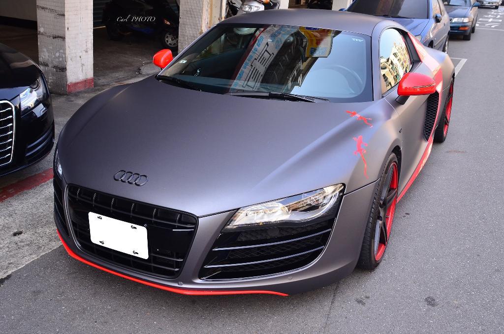 4993361257AUDIR8V10.jpg