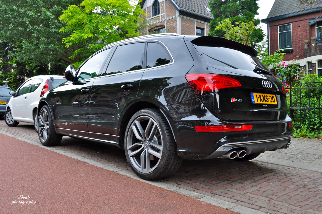 499608AUDISQ5695.jpg