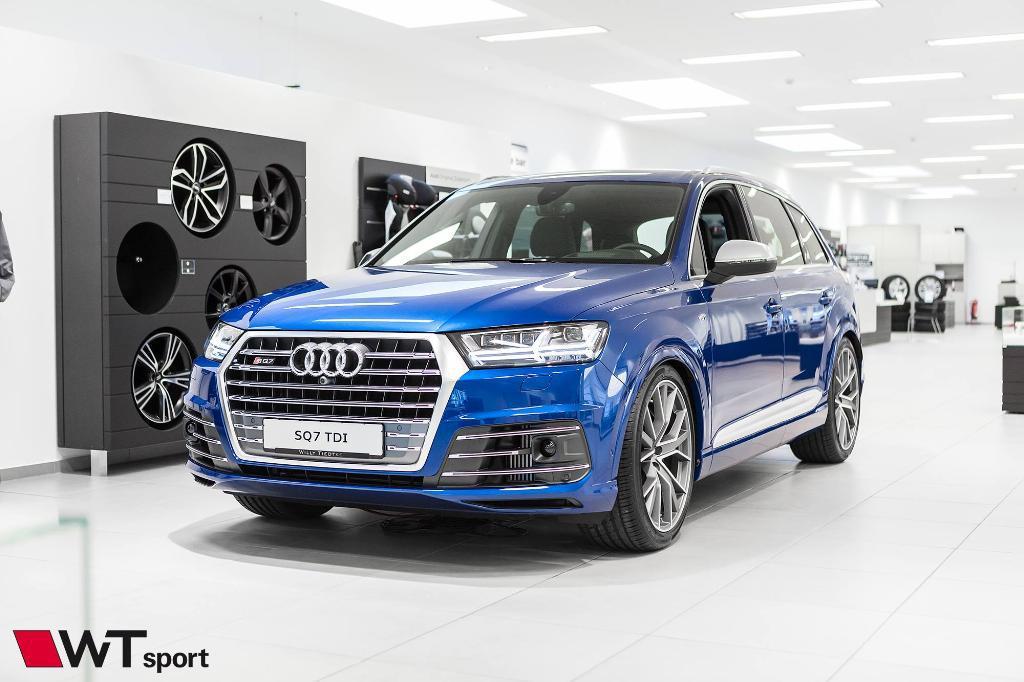 499702AUDISQ70531.jpg