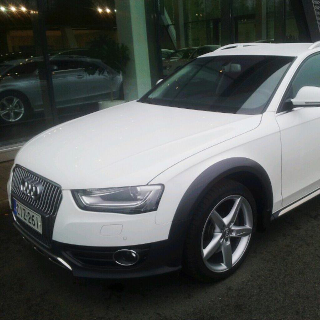 5001511210AUDIA4ALLROAD.jpg